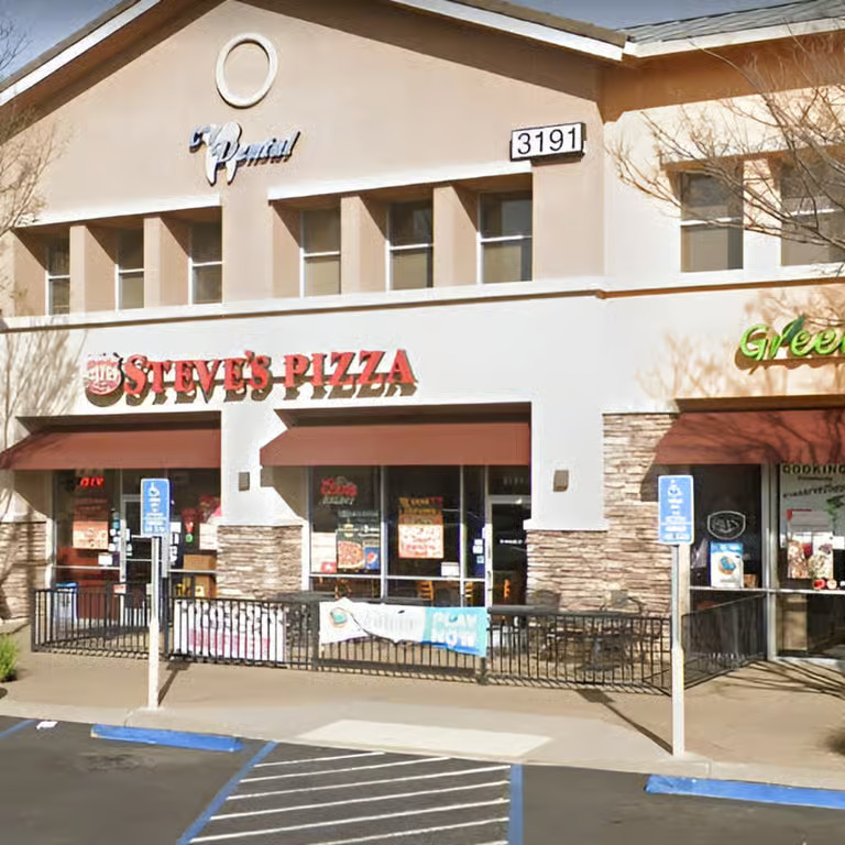 Rancho Steve's Pizza restaurant in Rancho Cordova CA